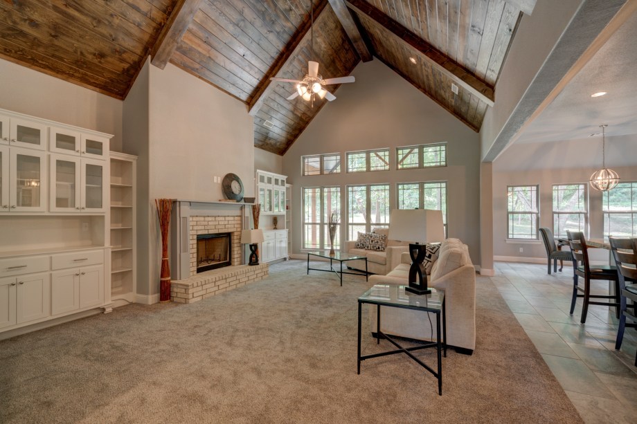 Hooty Creek 4 - Living Room